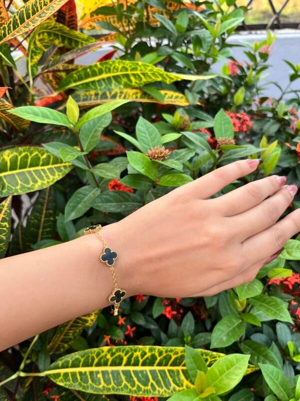 Beautiful Golden Black Van Cleef Bracelet 🖤🤌🏻. - Image 2
