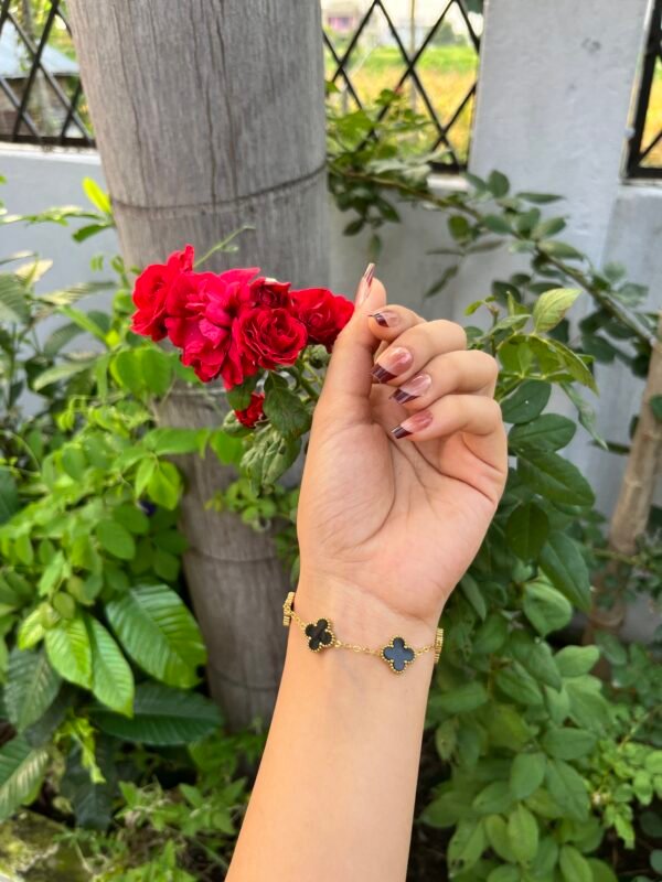 Beautiful Golden Black Van Cleef Bracelet 🖤🤌🏻. - Image 3