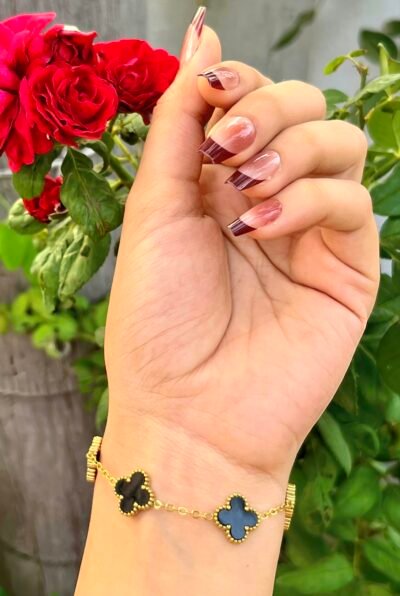Beautiful Golden Black Van Cleef Bracelet 🖤🤌🏻.