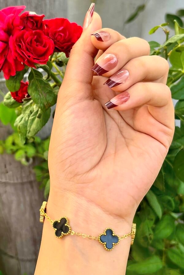 Beautiful Golden Black Van Cleef Bracelet 🖤🤌🏻.